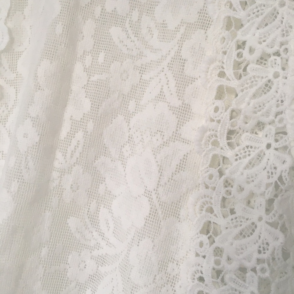 Crochet/Lace Cropped Top in White - Size Medium - Picture 6 of 7